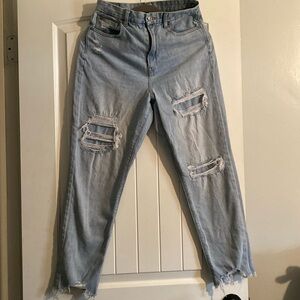 AMERICAN EAGLE SECOND HAND JEANS CUTOFF ON THE BOTTOMS